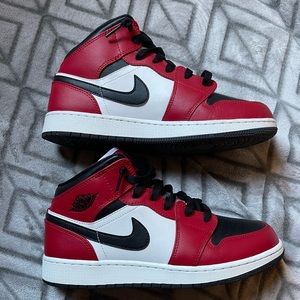 Nike Air Jordan 1 mid GS Chicago 7y (women 8.5)